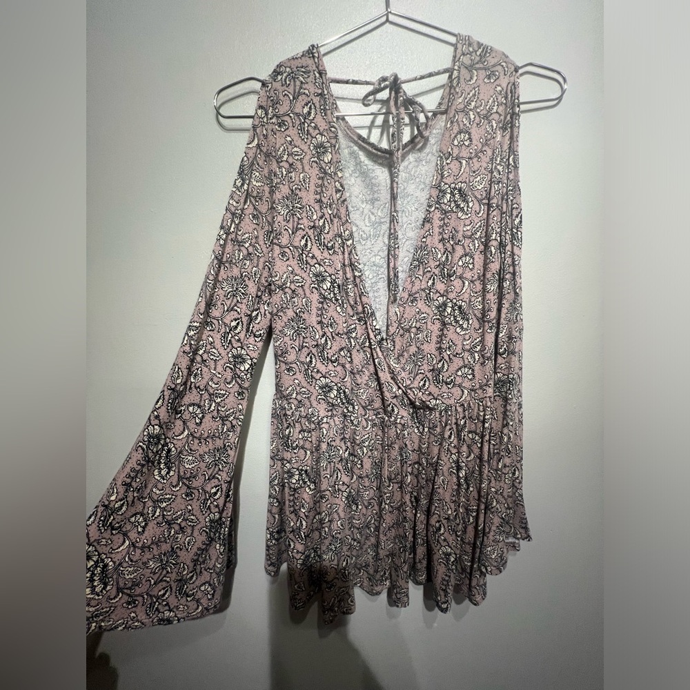 American Eagle Soft and Sexy Long Sleeve Print Top w/ Cutouts and Flare Sleeves